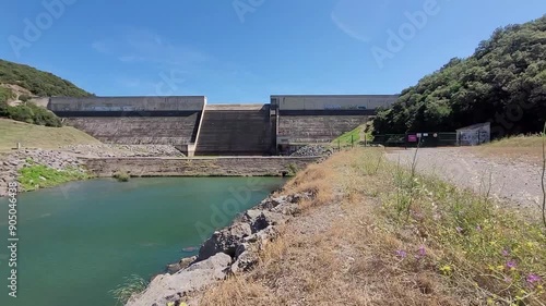 Barrage rivière Peyne Occitanie, ressource en eau, barrage irrigation Languedoc Roussillon, Lac des Olivettes Vailhan, barrage hydrologique, France