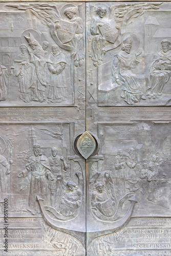 Obraz na płótnie Szczecin Cathedral, decorative entrance door with a bronze door knocker, Szczecin, Poland w salonie