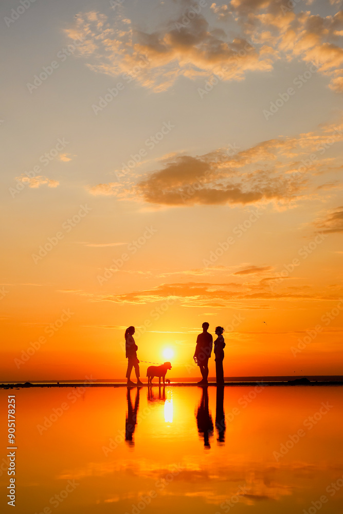 Fototapeta premium Silhouettes of people against sky seascape sunset sky on sea or ocean
