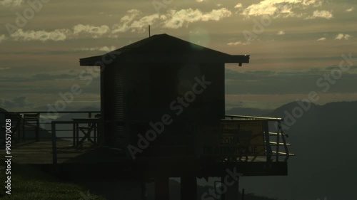 Quiosco en un atardecer colombiano