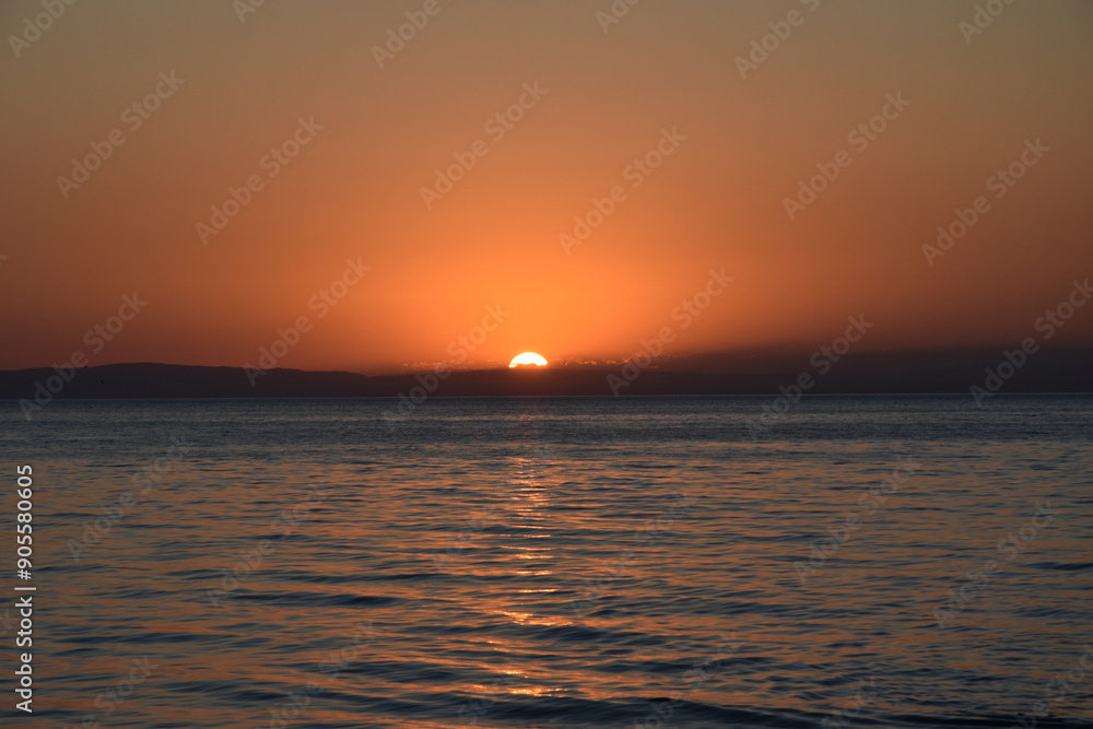 Fototapeta premium dawn on the lake shore