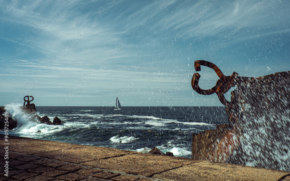 Fototapeta premium Seaside Art: San Sebastián’s Iconic Sculptures
