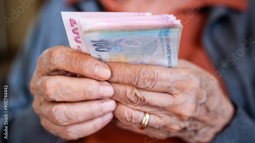 Photos Old woman counting Turkish lira banknotes