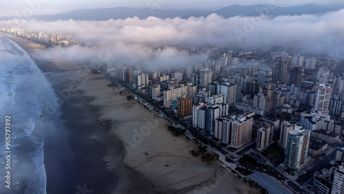  NUVENS BAIXAS NA CIDADE - MANHA