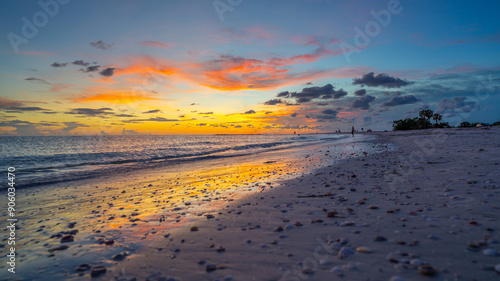 Fototapeta Naklejka Na Ścianę i Meble -  Sunset. Colorful sky and ocean after sunset. Florida Gulf of Mexico. Honeymoon Island State Park. Horizontal seascape. Tropical nature. Beach vibes. Spring, summer, autumn fall vacation on ocean beach