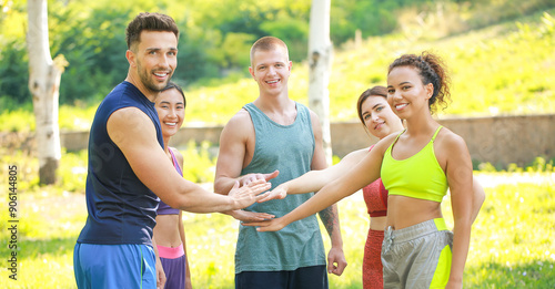 Group of young sporty peopl...