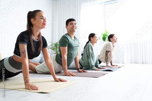 Group of sporty young peopl...