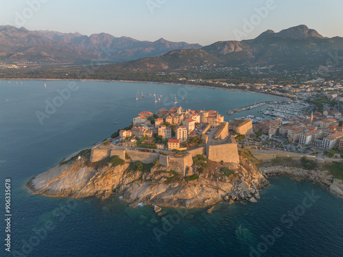Fotografia aerea della cittadella di calvi in corsica