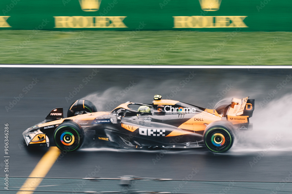 Obraz premium Spa Francoshamps, Belgium - Jul 27, 2024 - Mclaren Formula 1 car on the wet track