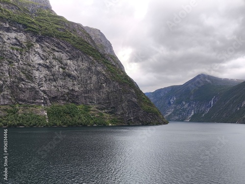Fiordo de Geiranger, Fiordo Noruego, Largo