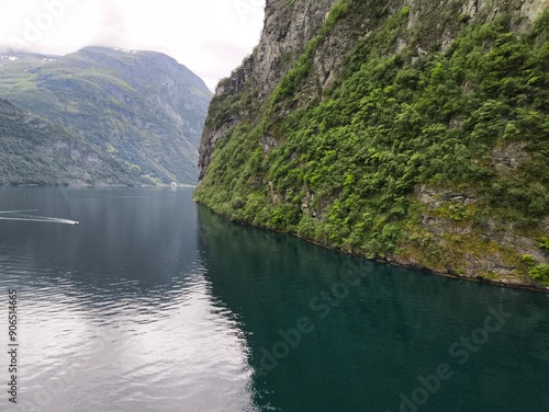 Fiordo de Geiranger, Fiordo Noruego, Interseccion
