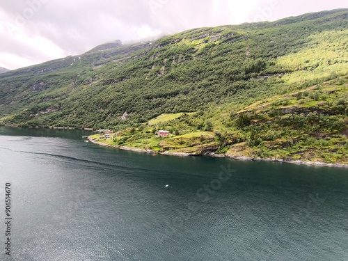 Fiordo de Geiranger, Fiordo Noruego, Montaña