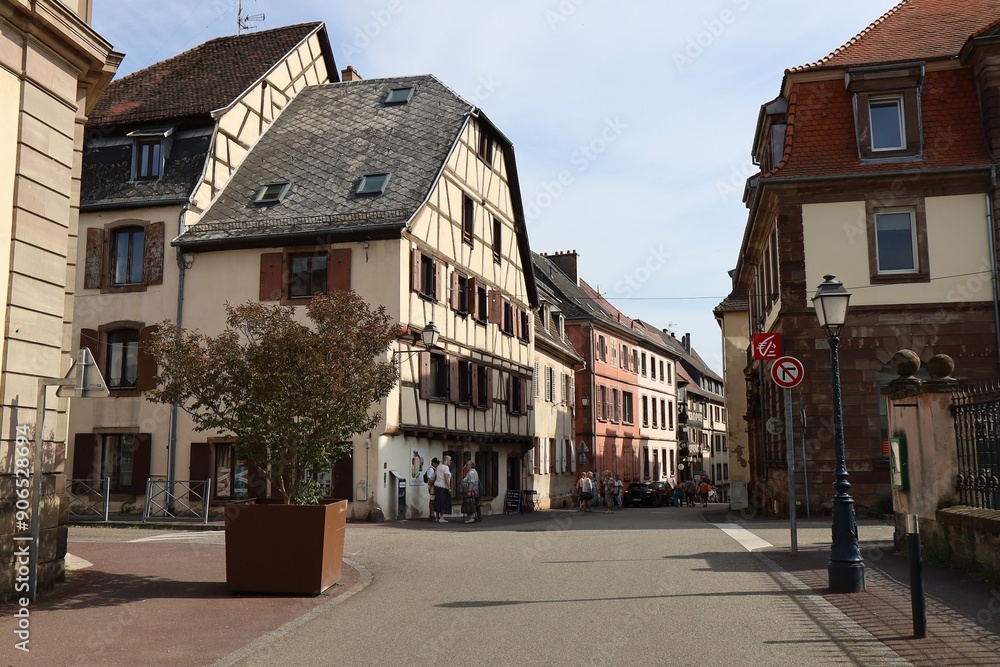 Rue typique du centre ville, ville de Saverne, département du Bas Rhin, France