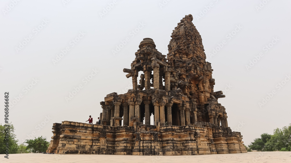 Fototapeta premium India, Madhya Pradesh, Sihoniya, Ancient Ruin Hindu Kakanmath Temple, the 11th Century Monument Built by Kachchhapaghata ruler Kirttiraja. it Dedicated to Lord Shiva.