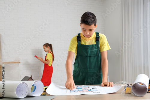 Little architect working wi...