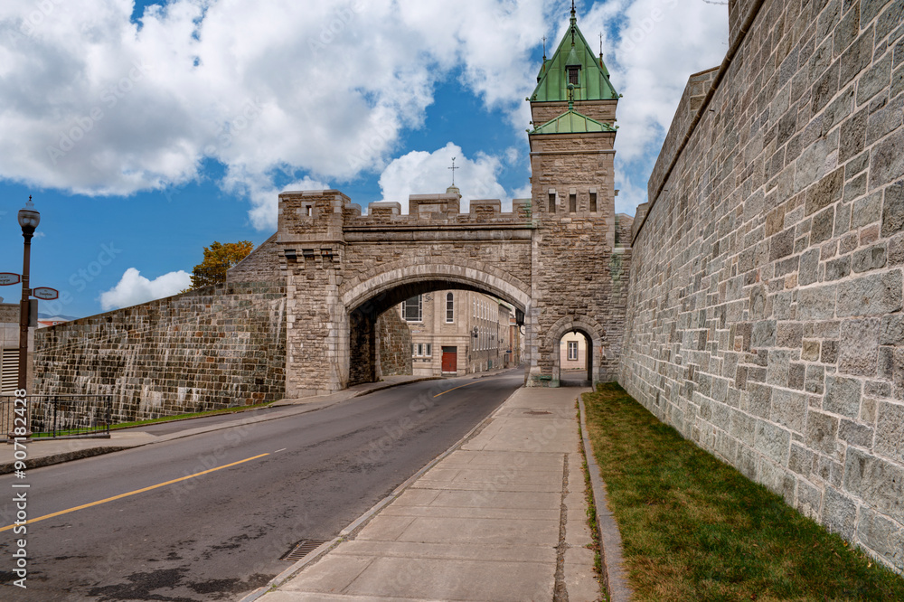 Naklejka premium Kent Gate on Dauphine Street, in Quebec City, Canada. This gate is part of the historic fortifications of Quebec City, one of the few cities in North America to have preserved its fortified walls.