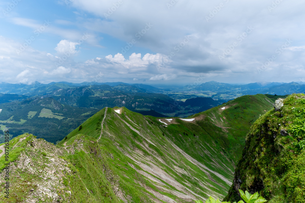 Fototapeta premium Blick auf das Fellhorn in den Allgäuer Alpen.