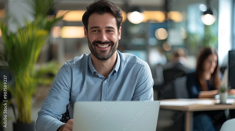 Obraz premium Smiling customer service representative efficiently managing client queries on laptop in modern office environment, highlighting professionalism and effective communication skills