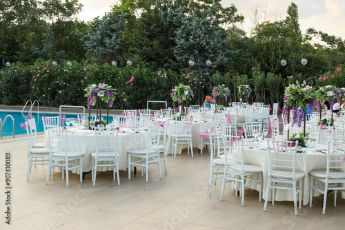 Obraz na płótnie Beautifully Decorated Wedding Tables with Purple Flowers at Garden Event w salonie