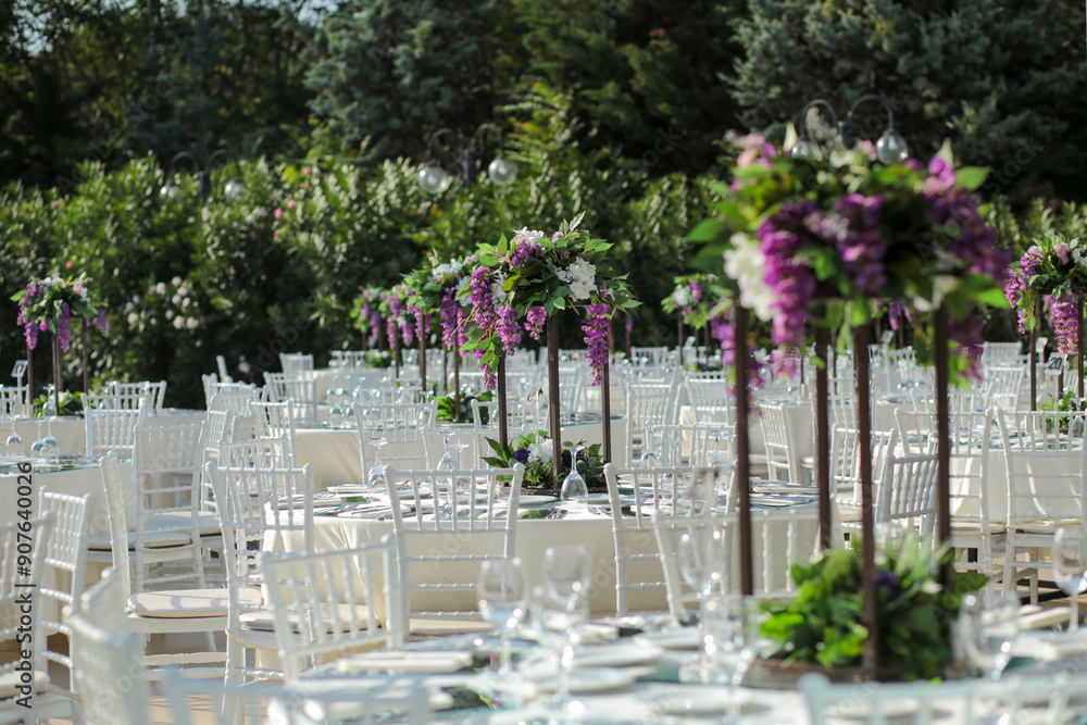 Elegant Outdoor Wedding Reception with Purple and White Floral Centerpieces