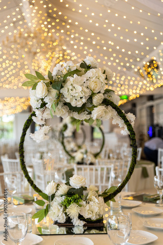 Obraz na płótnie Luxury Wedding Venue: Beautifully Decorated Table with Floral Hoops w salonie