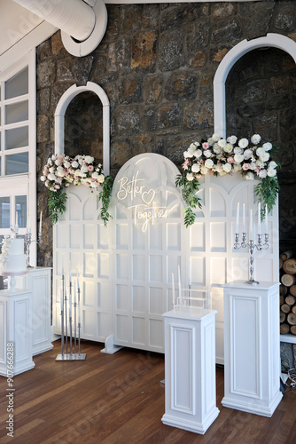Obraz na płótnie Refined Wedding Cake Presentation with Flowers and Lighting Inside Venue w salonie