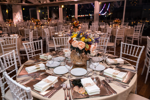 Obraz na płótnie Romantic Dinner Setup: Table with Sunflower Bouquet and Cityscape at Night w salonie