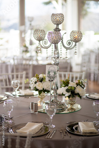 Obraz na płótnie Elegant Indoor Wedding Reception with Blue Hydrangeas and White Roses Centerpiece w salonie