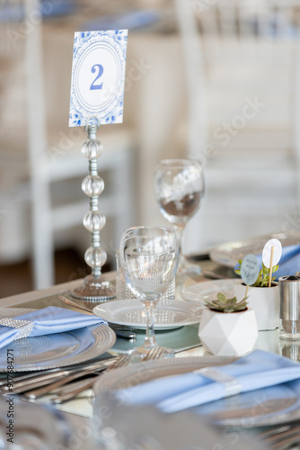 Obraz na płótnie Beautiful Wedding Venue in Istanbul: Tables with Floral Centerpieces and Bridge View w salonie