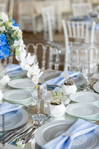 Obraz na płótnie Beautiful Wedding Venue in Istanbul: Tables with Floral Centerpieces and Bridge View w salonie