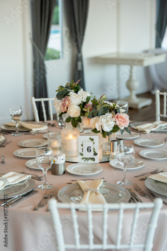 Obraz na płótnie Elegant Wedding Table with Pastel Flowers and Greenery at Indoor Reception w salonie