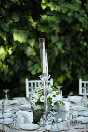 Obraz na płótnie Refined Wedding Reception Table with White Centerpiece and Candlelight Outdoors w salonie