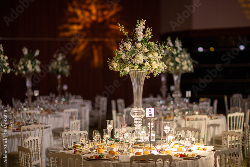 Obraz na płótnie Luxury Wedding Venue: Beautifully Decorated Table with Crystal Candelabras and White Candles w salonie