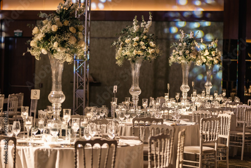 Obraz na płótnie Luxury Wedding Venue: Beautifully Decorated Table with Crystal Candelabras and White Candles w salonie