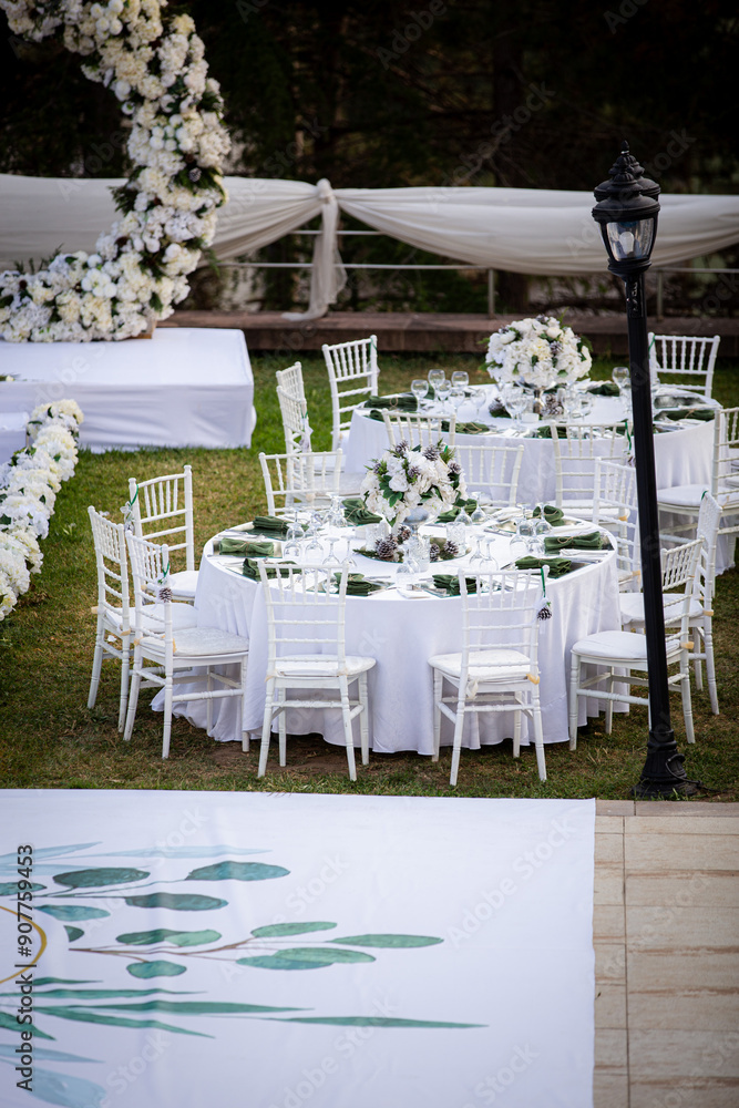 Garden Wedding Setup: Round Tables with Purple and White Floral Decor