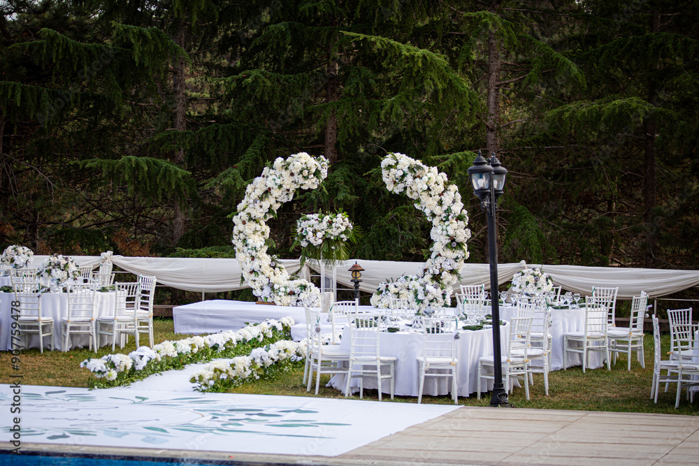 Garden Wedding Setup: Round Tables with Purple and White Floral Decor