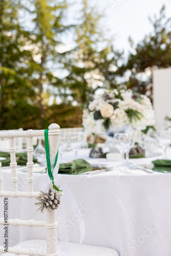 Obraz na płótnie Luxury Wedding Venue: Beautifully Decorated Outdoor Space with Wisteria w salonie