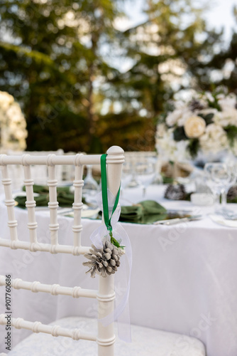 Obraz na płótnie Luxury Wedding Venue: Beautifully Decorated Outdoor Space with Wisteria w salonie