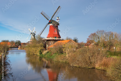 Foto The twin mills at the entrance to the East Frisian fishing village of Greetsiel