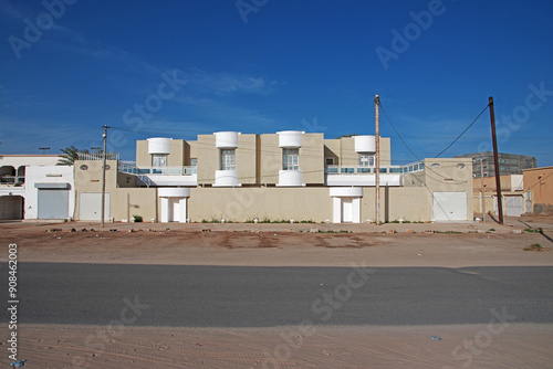 Obraz na płótnie Vintage house in the center of Nouakchott, Mauritania, West Africa w salonie