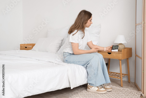 Young woman with digital hy...