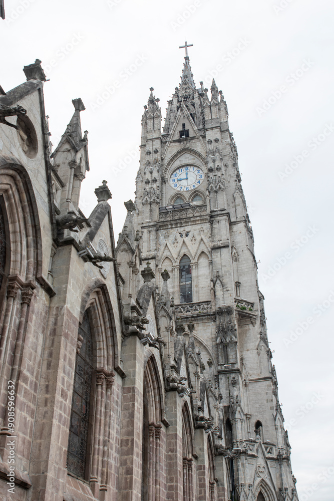Fototapeta premium Basilica of the National Vow Basílica del Voto Nacional (in Spanish) By: Photographer La Vi Quito, Ecuador Travel South America