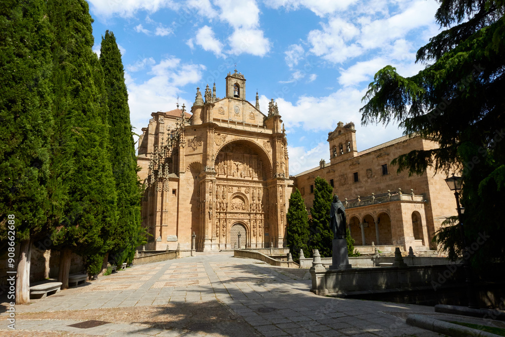 Fototapeta premium Concilio de Trento Square with the statue of Francisco de Vitoria and the facade of the church of San Esteban in Salamanca, in Castilla y Leon, Spain