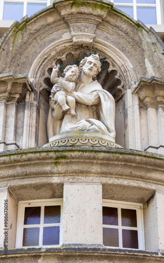 white facade of a historical building with sculptures
white facade of a historical building with sculptures