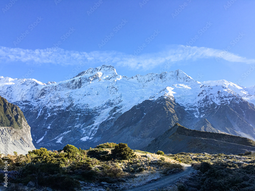 Obraz premium Hiking in a beautiful sunny blue sky winter day at Mount Cook national park, South Island New Zealand 