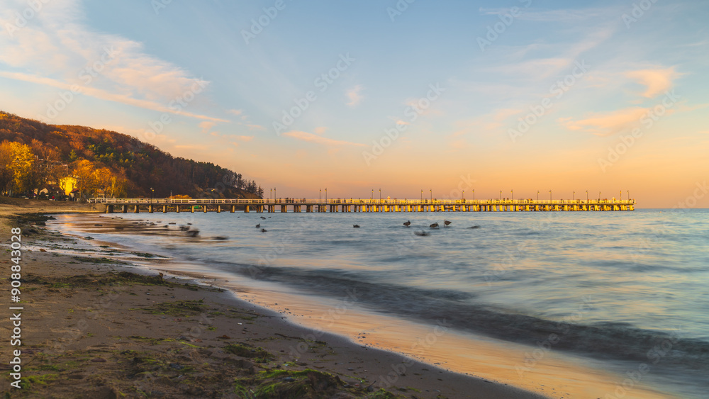 Obraz premium Sopot, Poland - the Sopot molo panorama. Sunset on the beach