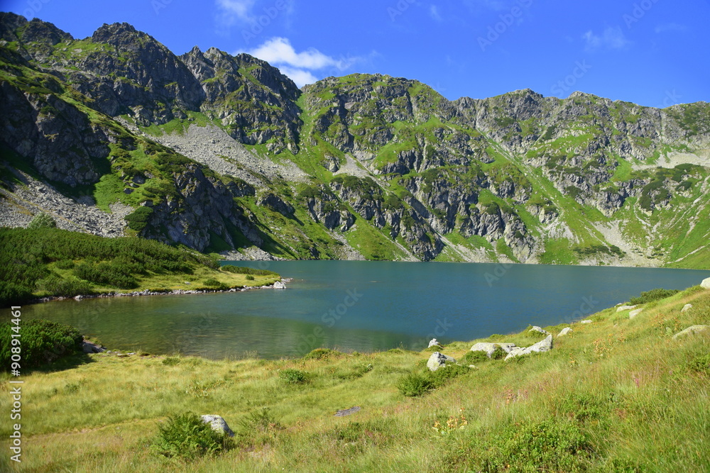 Czarny Staw w Dolinie Pięciu Stawów Polskich w Tatrach, Tatrzański Park Narodowy, TPN, Polska, Europa, panorama, góra, krajobraz, woda, lato,