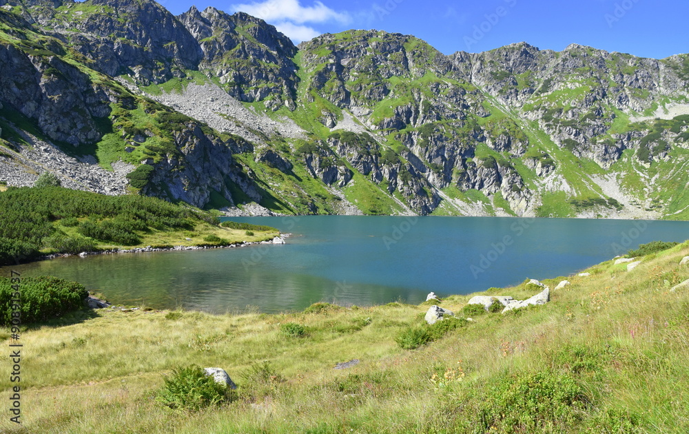 Czarny Staw w Dolinie Pięciu Stawów Polskich w Tatrach, Tatrzański Park Narodowy, TPN, Polska, Europa, panorama, góra, krajobraz, woda, lato,