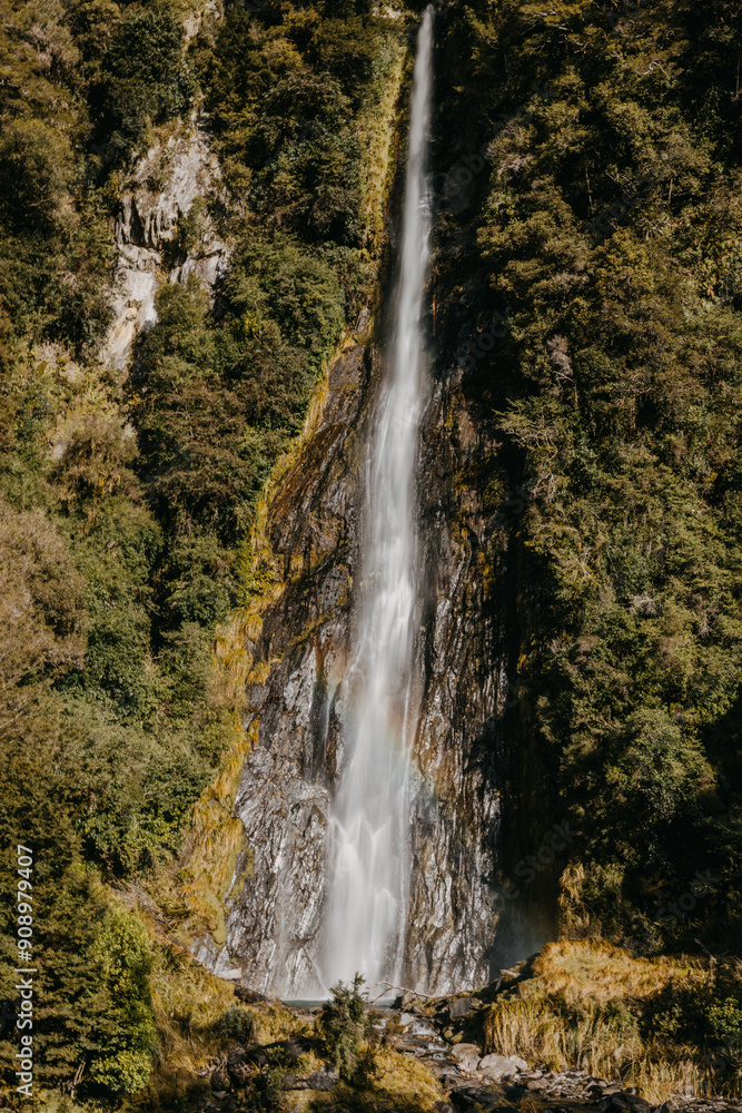 Obraz premium Thunder Creek Falls, Waterfall located on South Island New Zealand