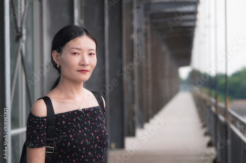 Fotografie chinese woman looking at the camera montreal canada